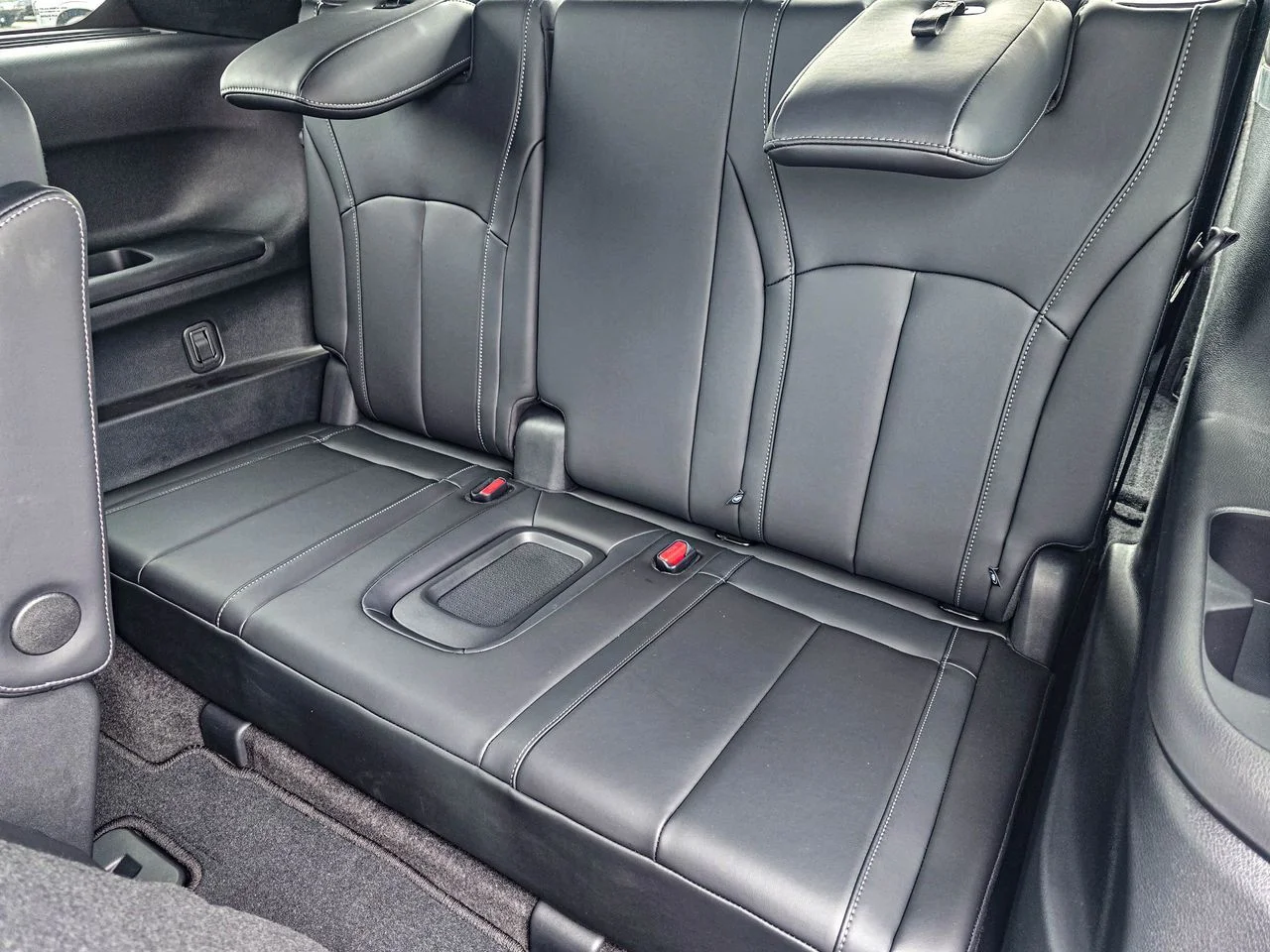 New 2027 2T RAD WHT INFINITI Sport AWD image 35