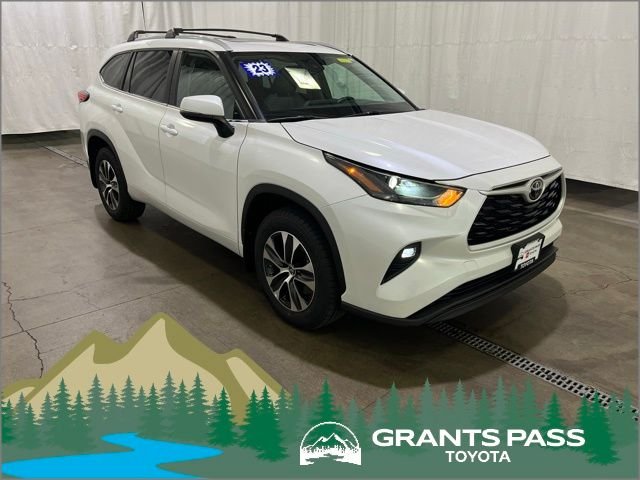 Used 2023 Beige Toyota XLE image 1