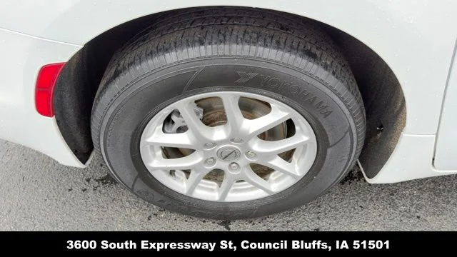Used 2023 White Chrysler Touring L image 10