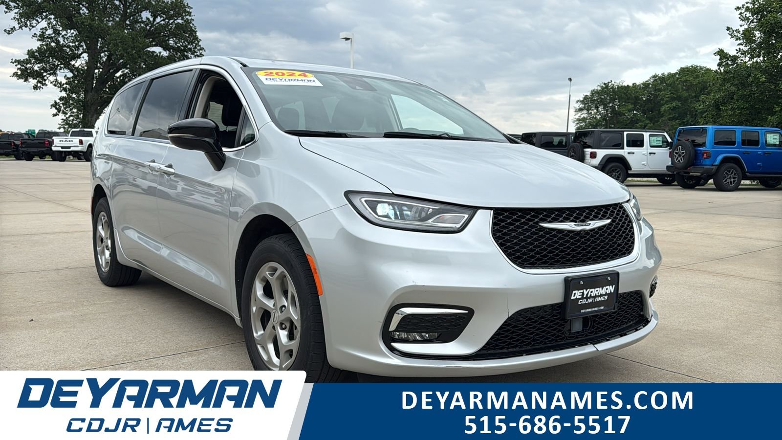 2024 Chrysler Pacifica Limited AWD's photo