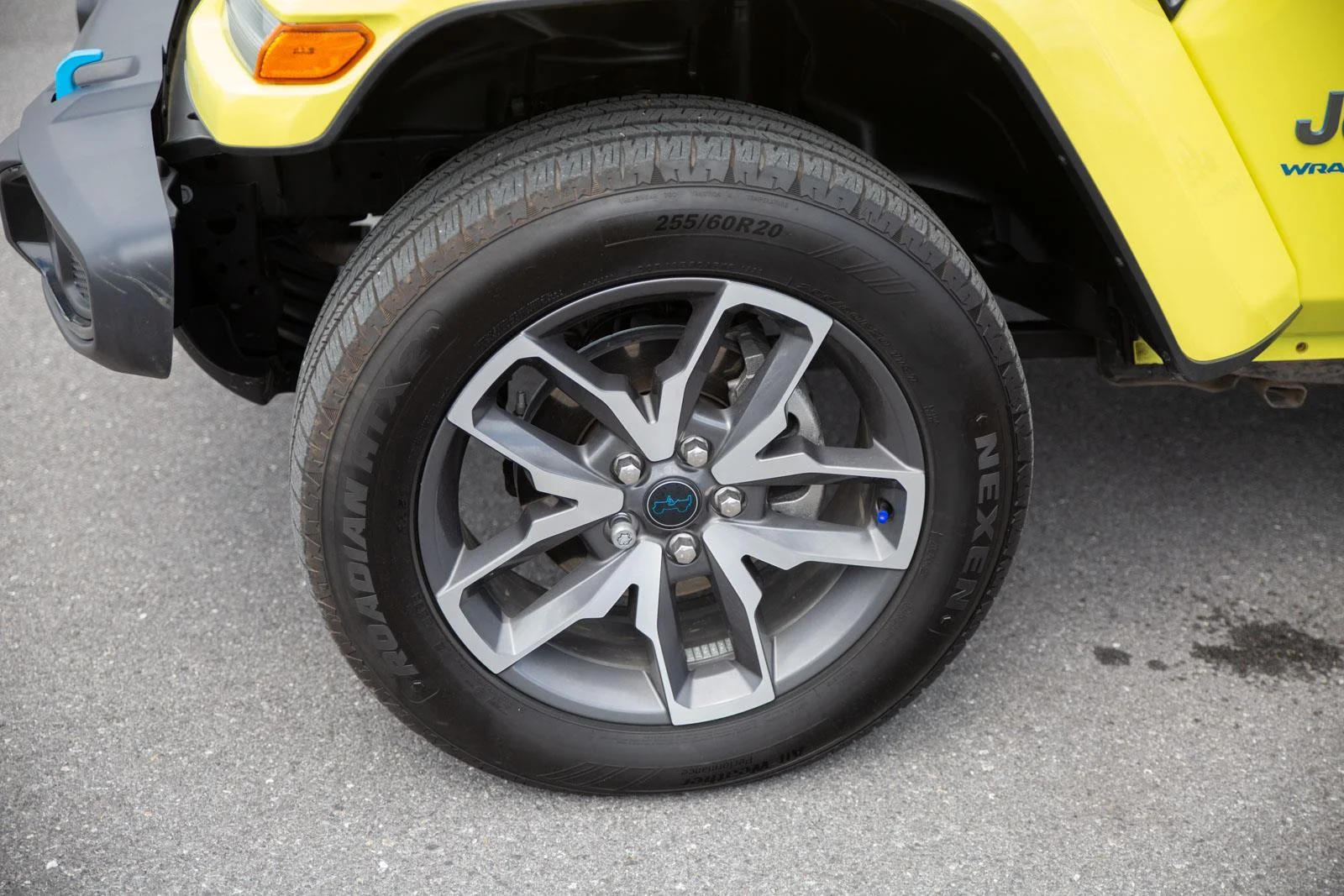 Used 2024 High Velocity Clearcoat Jeep Sport S image 9