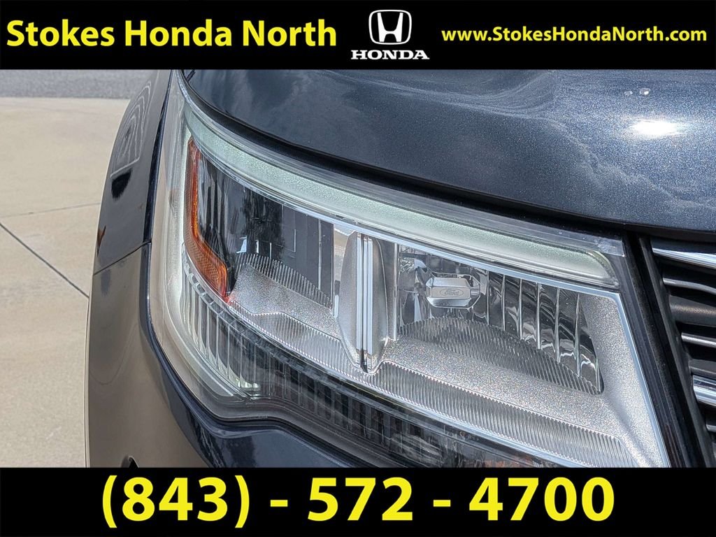 Used 2017  Ford Limited image 13