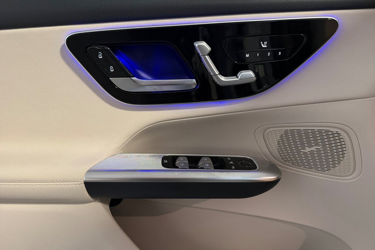 New 2026 Polar White Mercedes-Benz GLC 300 SUV image 10