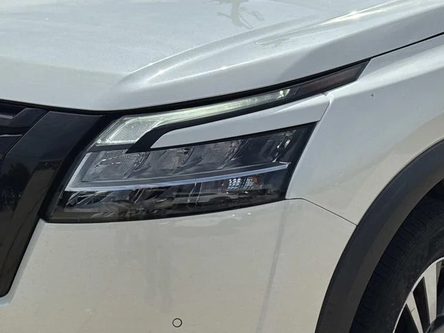Used 2023 White Nissan SL image 2
