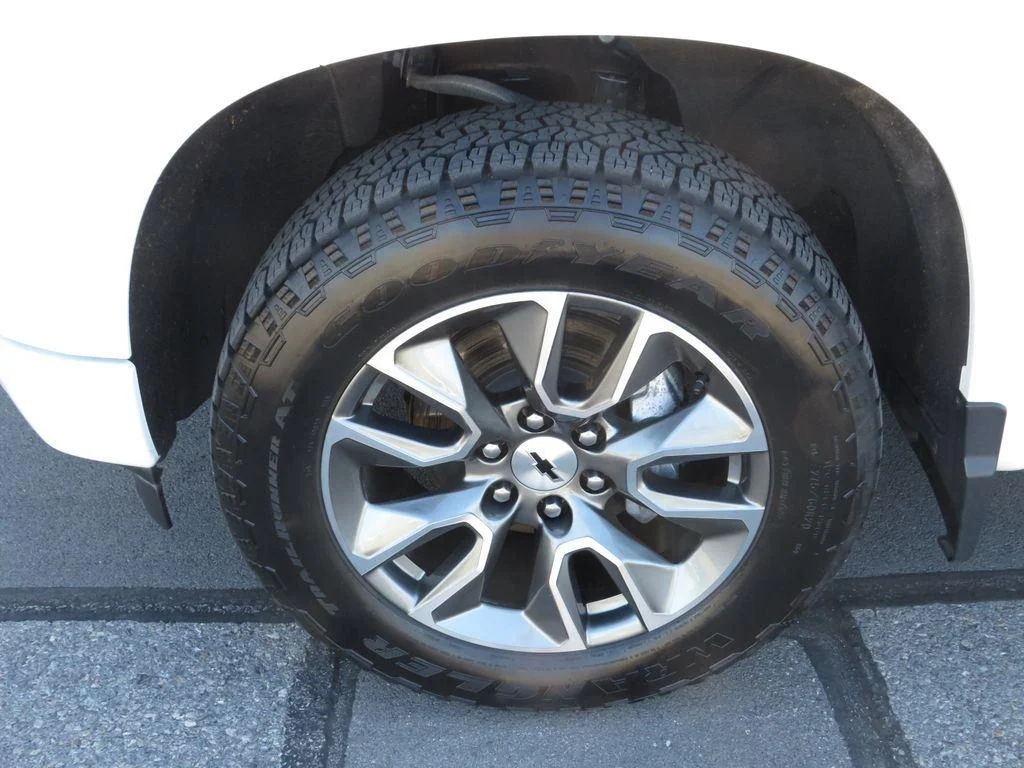 Used 2023 Summit White Chevrolet RST image 16