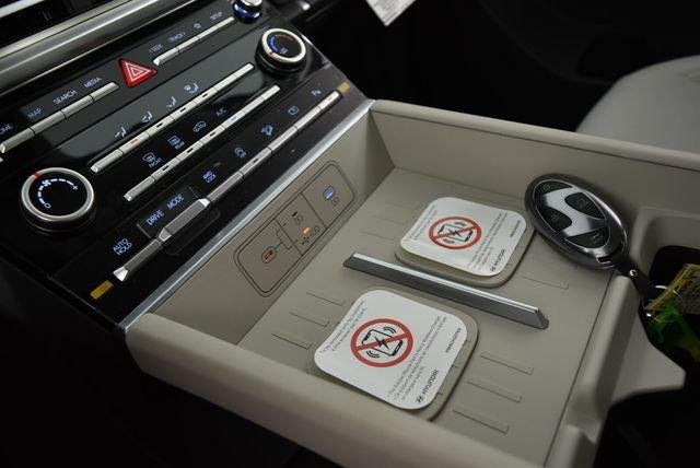 New 2027 White Hyundai SE AWD image 69