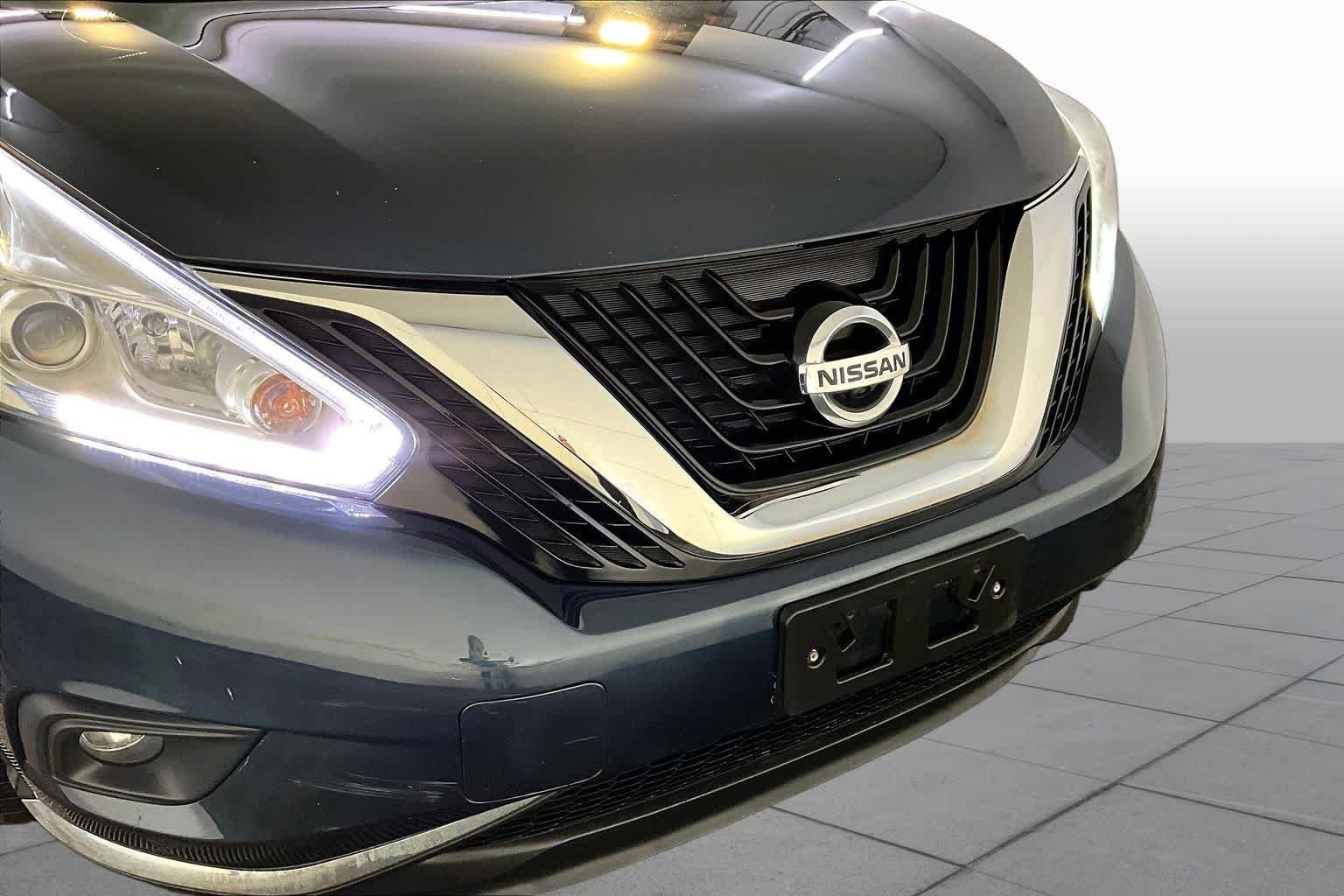 Used 2017 Arctic Blue Metallic Nissan SL image 32