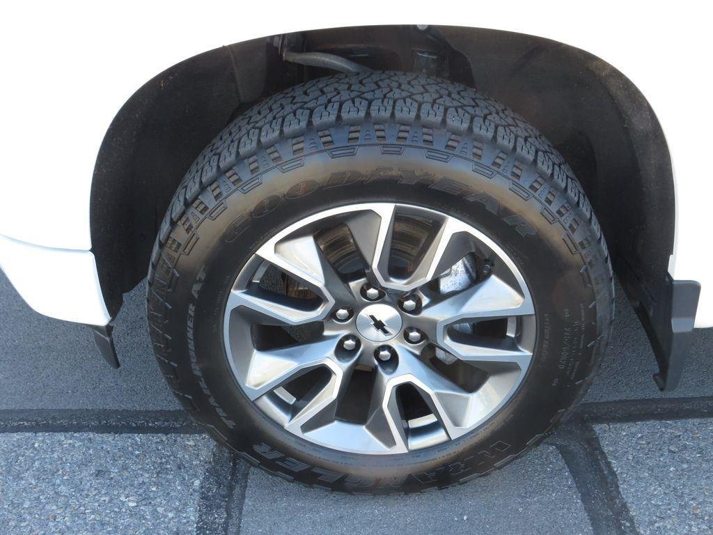 Used 2023 Summit White Chevrolet RST image 16
