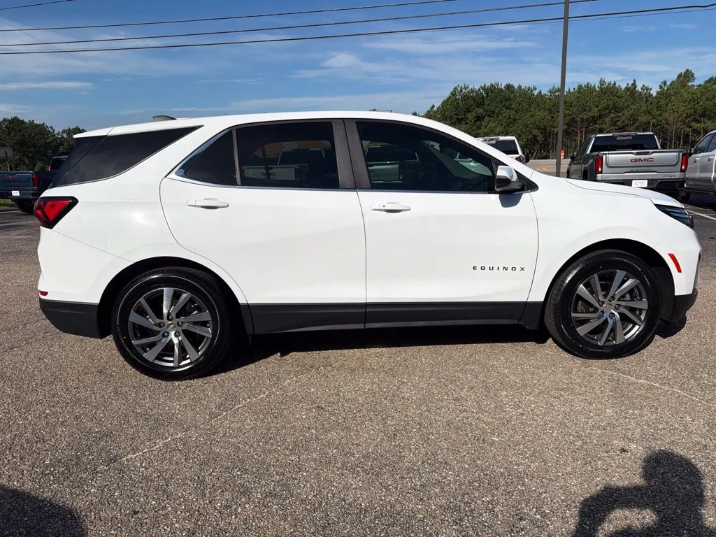 Used 2024 Summit White Chevrolet LT image 6