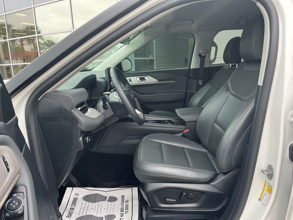 Used 2025 White Metallic Ford Active image 11