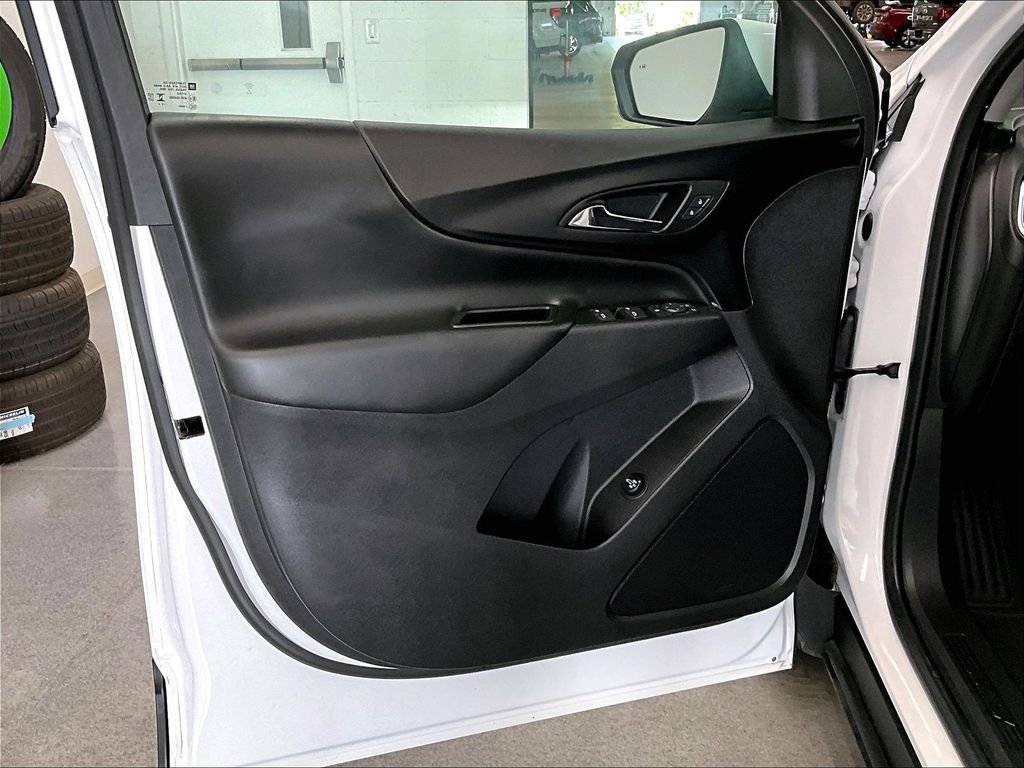 Used 2024 Summit White Chevrolet LT image 9