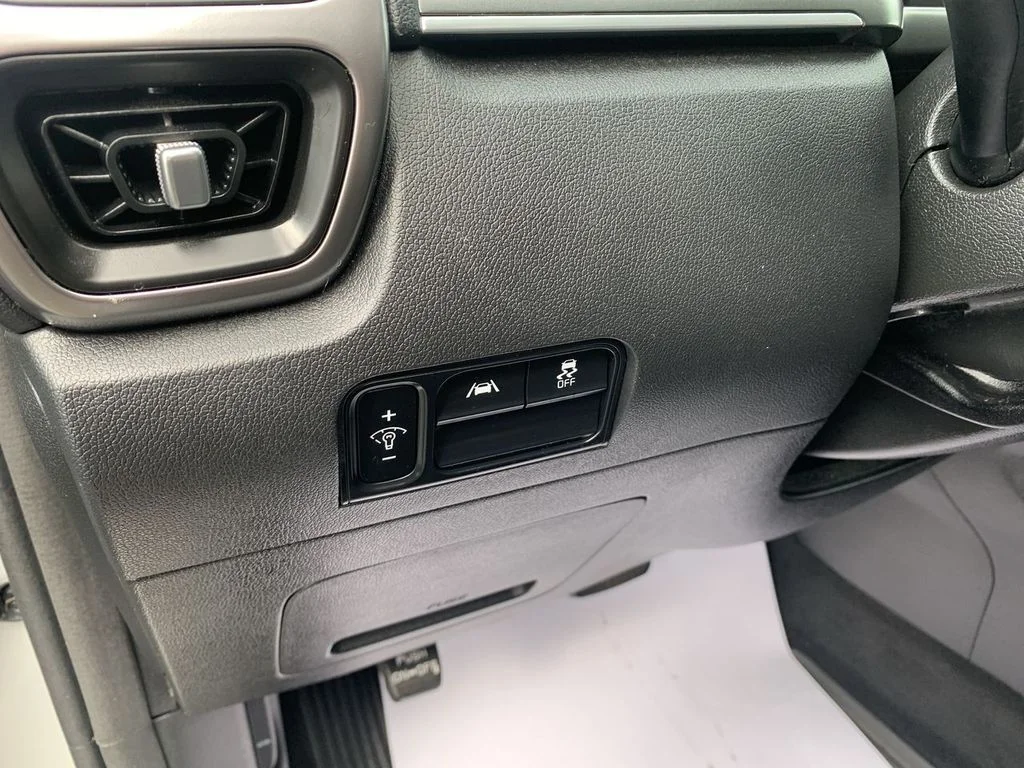 Used 2021 Silver Kia S image 6