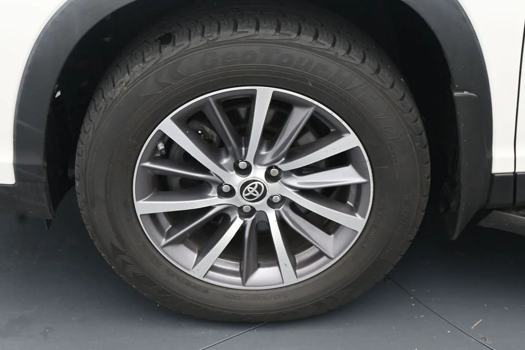 Used 2019 White Toyota XLE image 12