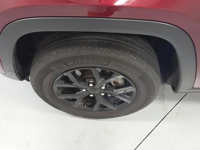 Used 2025 Red Jeep Altitude image 18