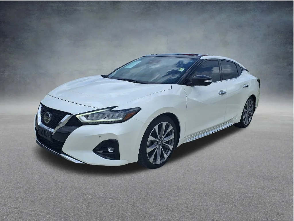 Used 2021 White Nissan Platinum image 3
