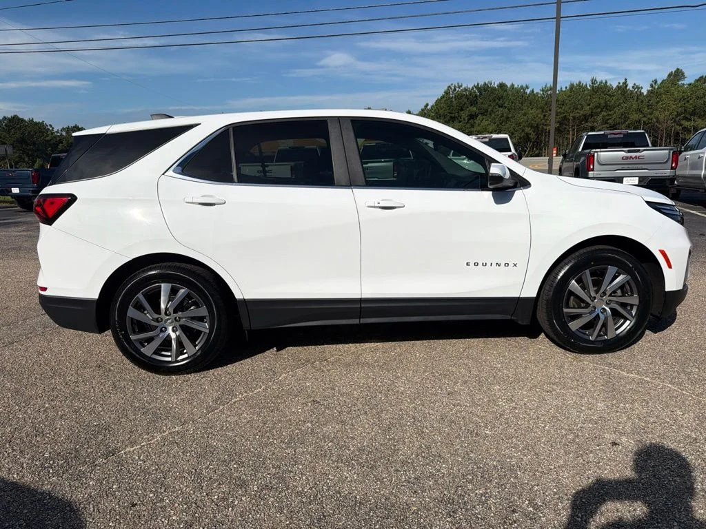 Used 2024 Summit White Chevrolet LT image 6