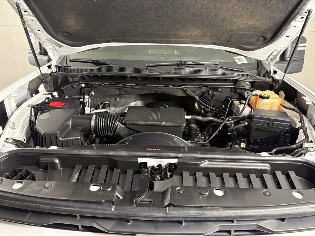 Used 2024 White Chevrolet Custom image 43
