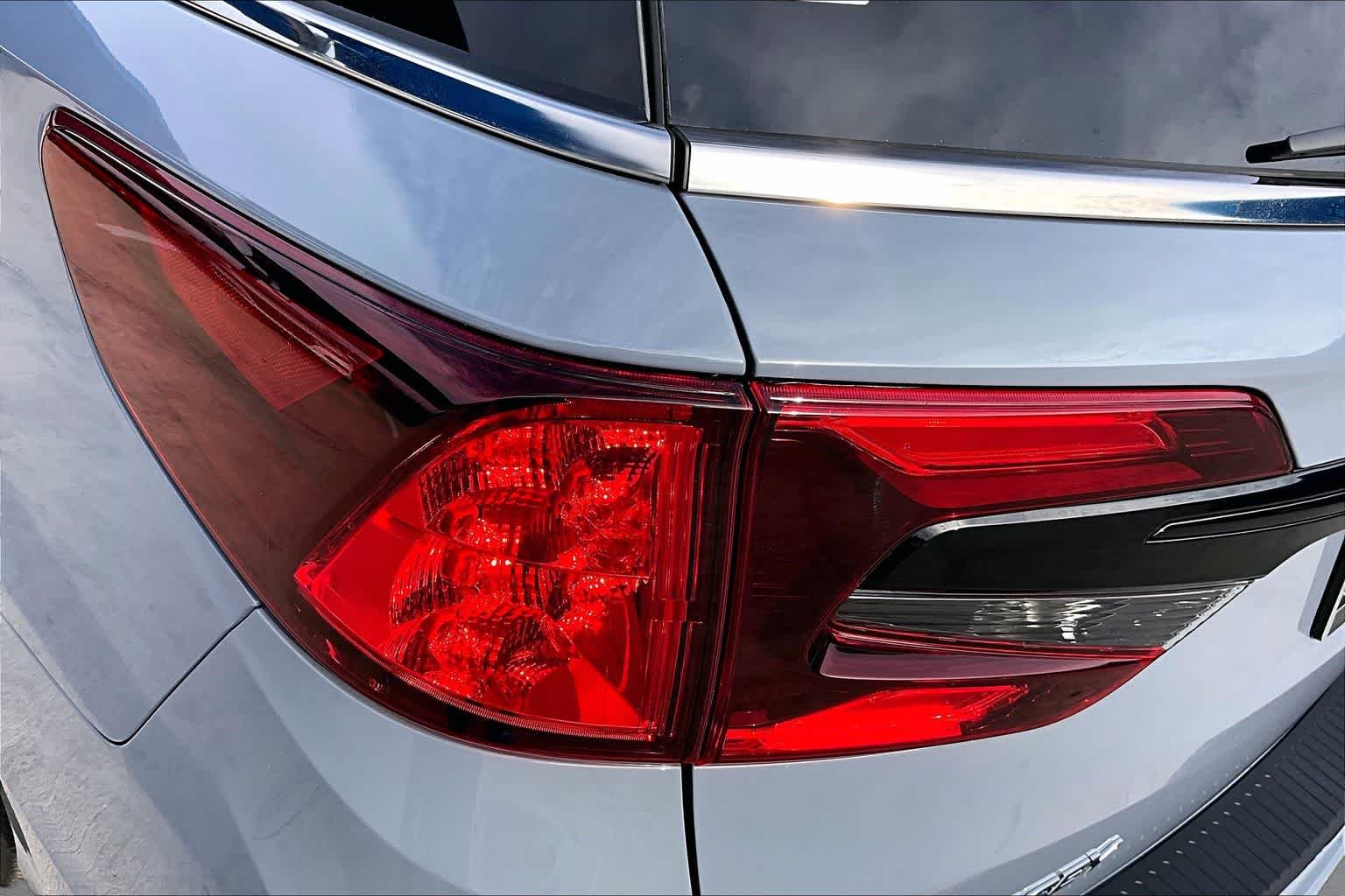 New 2026 Sonic Gray Pearl Honda Touring image 14
