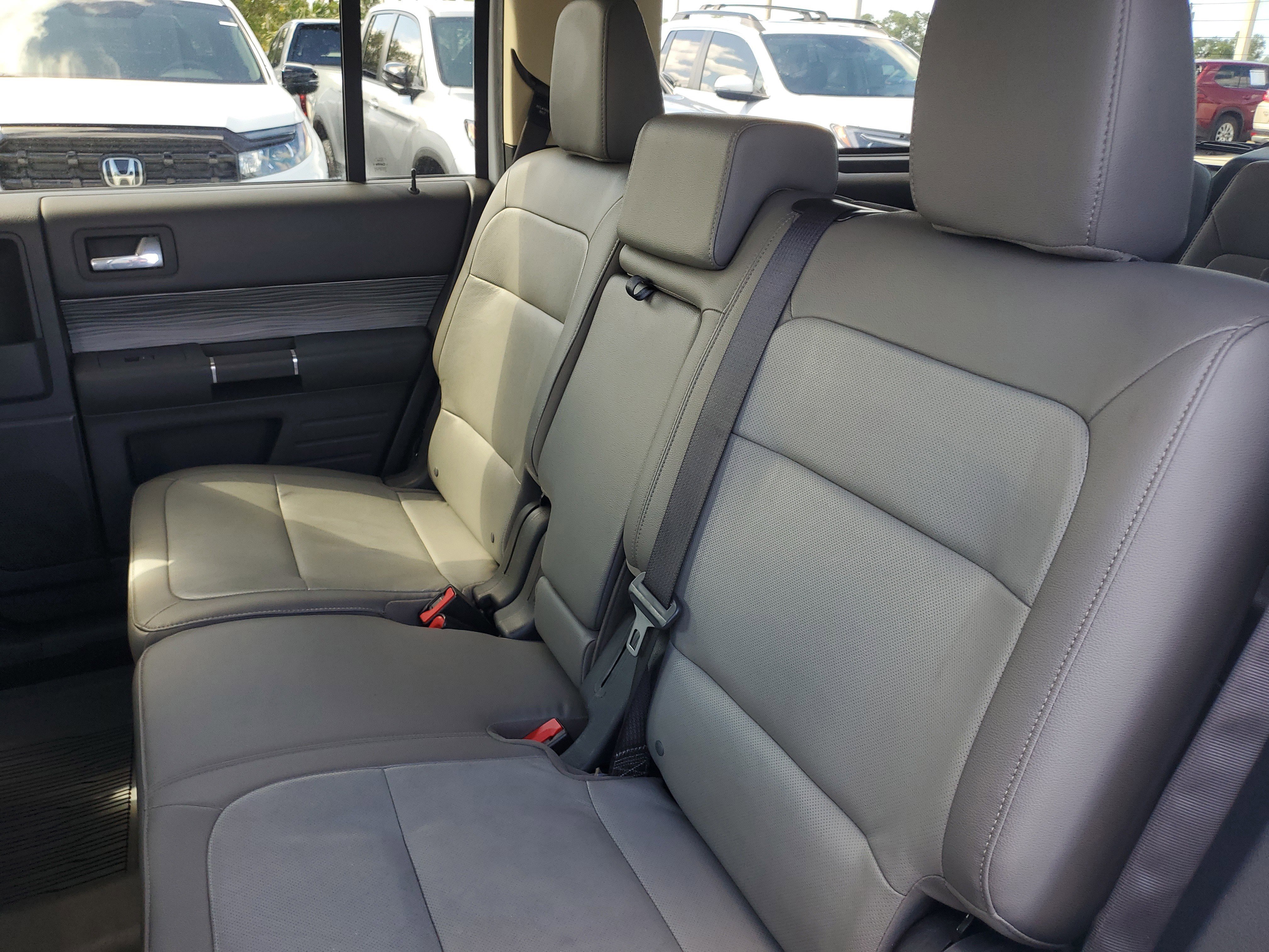 Used 2019 Oxford White Ford SEL image 11
