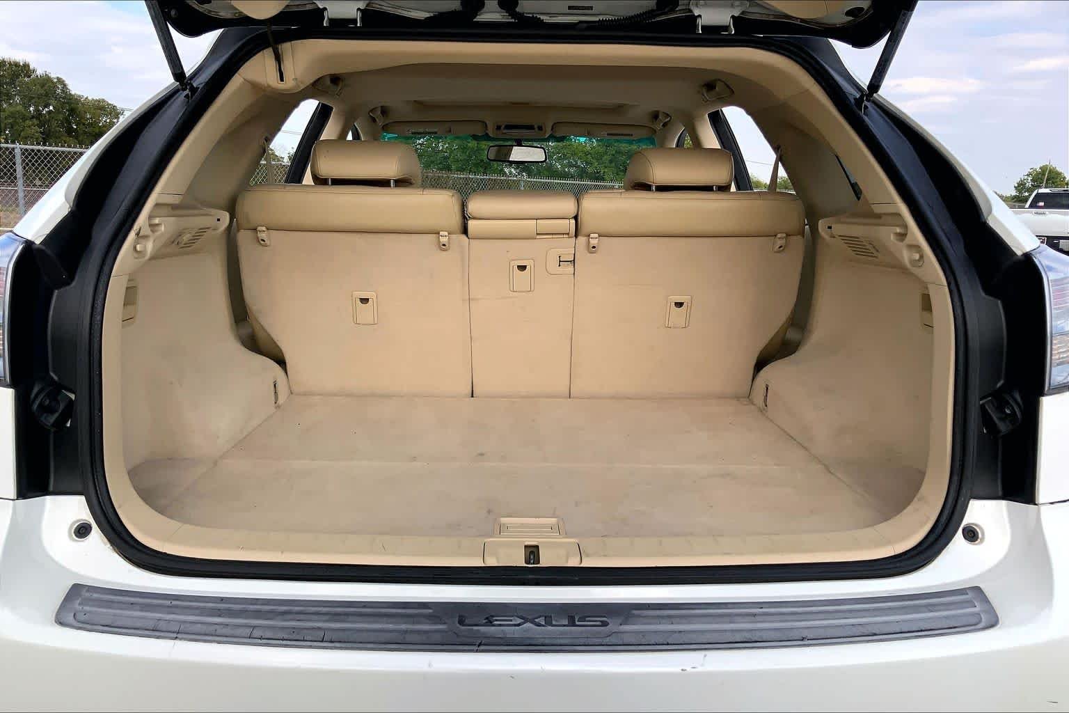 Used 2010 Starfire Pearl Lexus  image 33