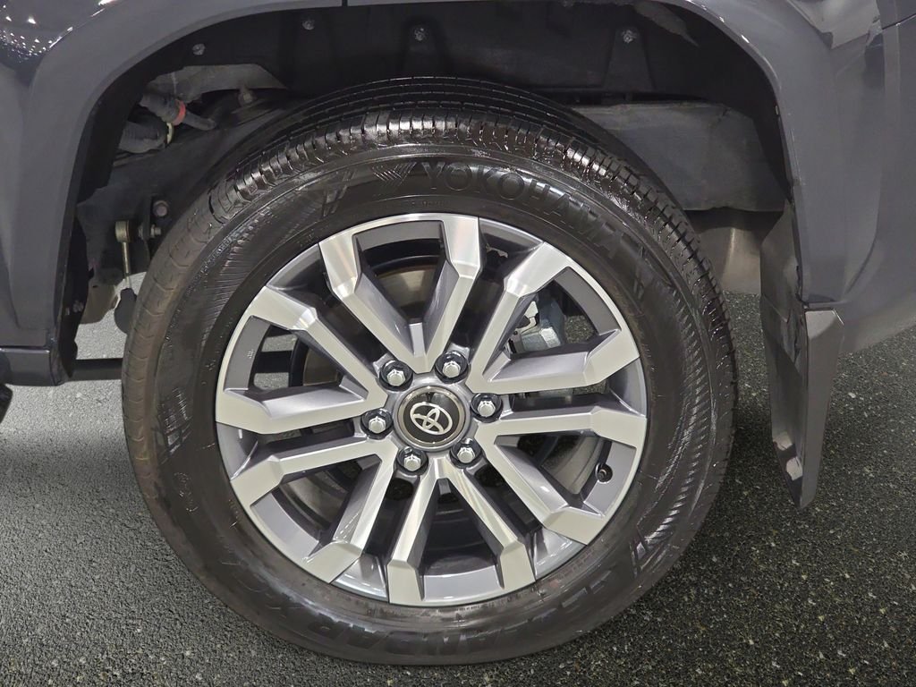 Used 2025 Underground Toyota Limited image 30
