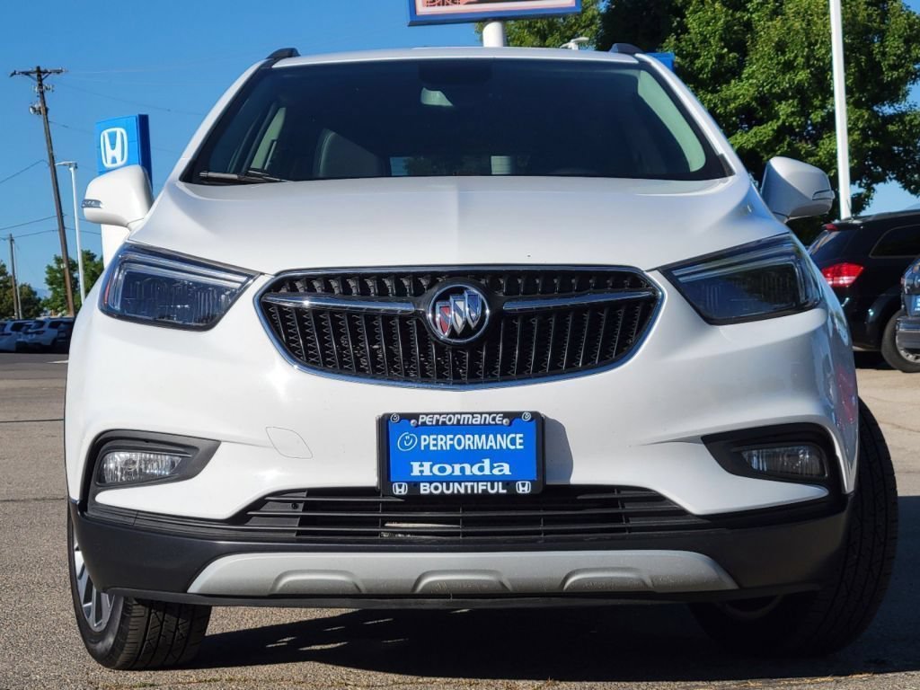 Used 2018 Summit White Buick Essence image 13