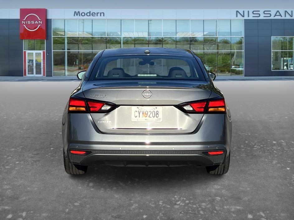 Certified Used 2025 Gun Metallic Nissan SV image 6