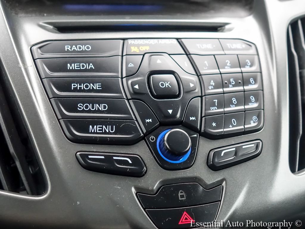 Used 2018 Dark Blue Ford XL image 17