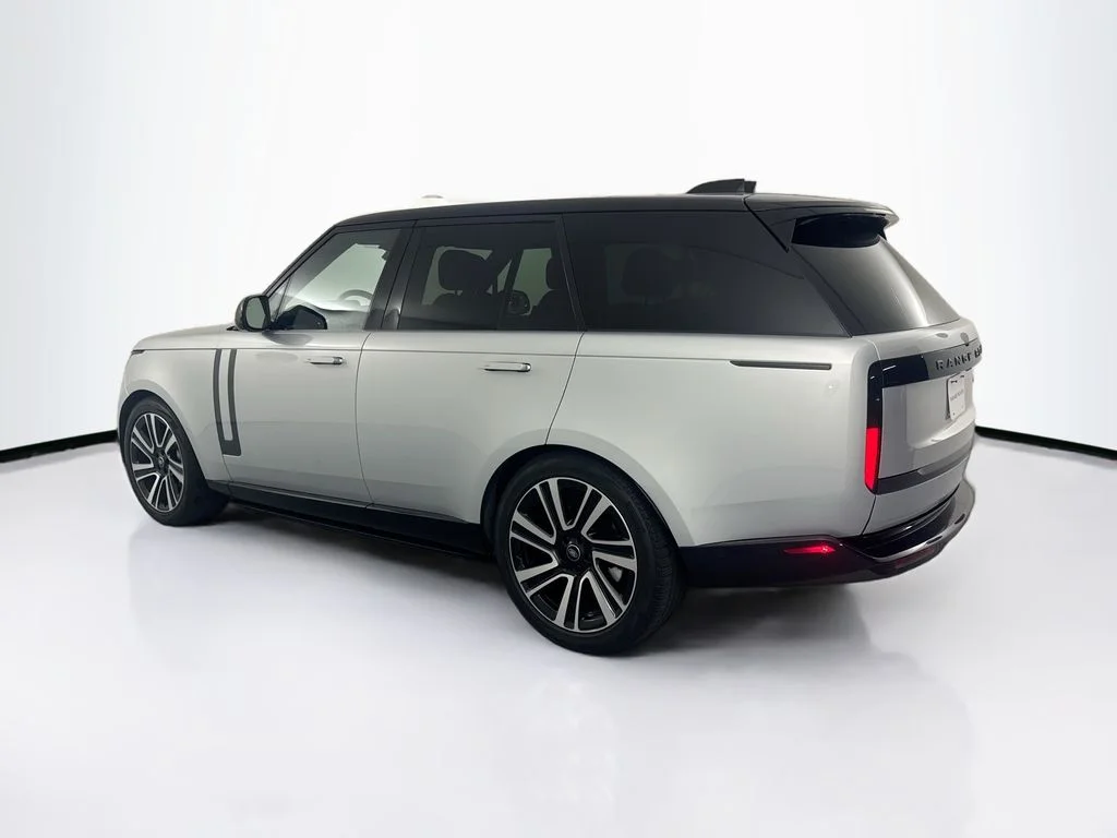 Used 2023 Silver Land Rover SE image 7