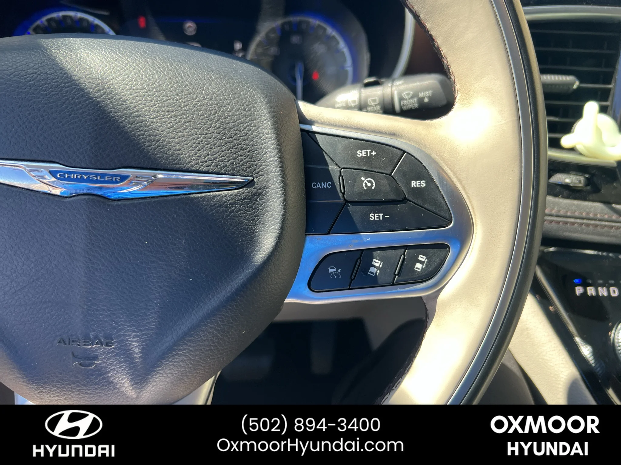 Used 2017 Bright White Clearcoat Chrysler Limited image 10