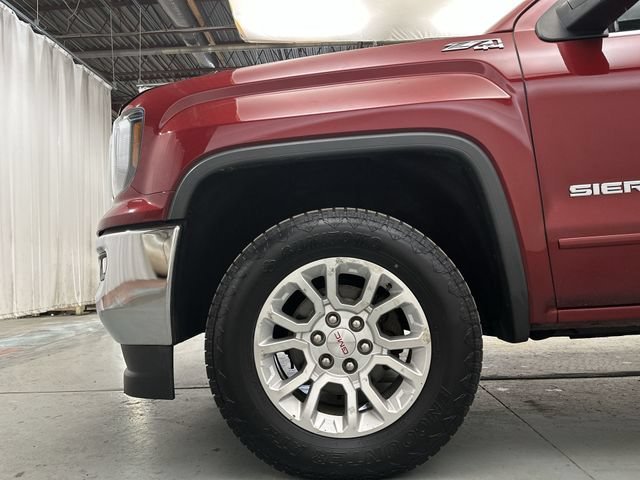 Used 2018 RED QUARTZ TINTCOAT GMC SLE image 21