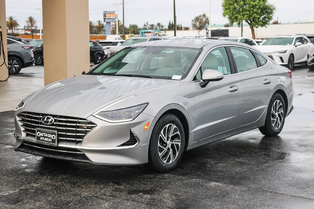 Certified Used 2023 Silver Hyundai Blue image 4