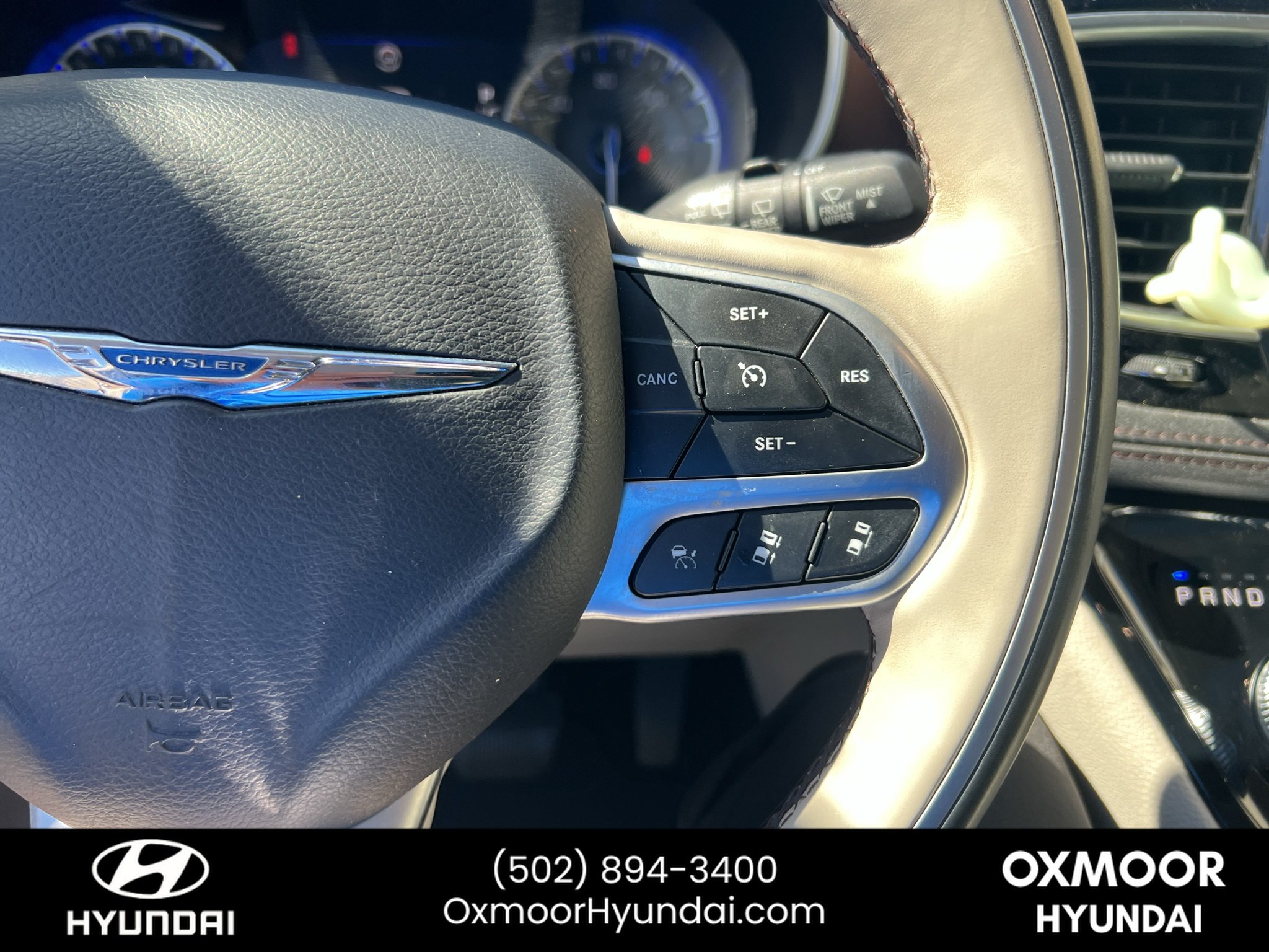 Used 2017 Bright White Clearcoat Chrysler Limited image 10
