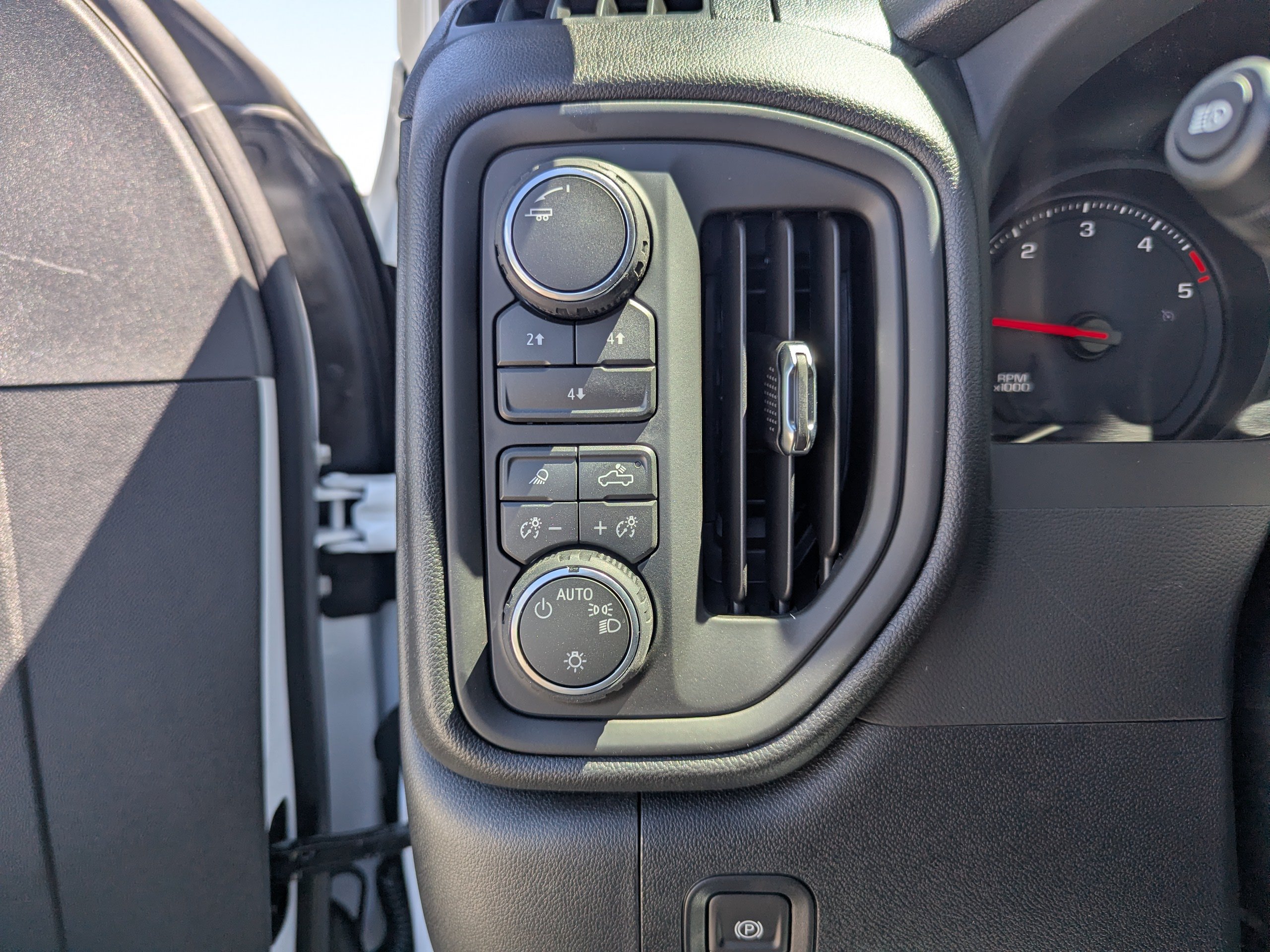 2026 Chevrolet Silverado 2500 HD Custom - Photo 12