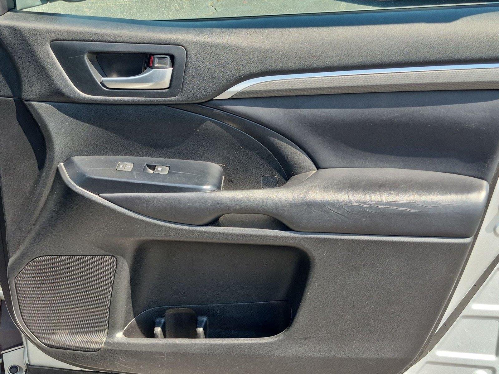 Used 2018 Celestial Silver Metallic Toyota SE image 38