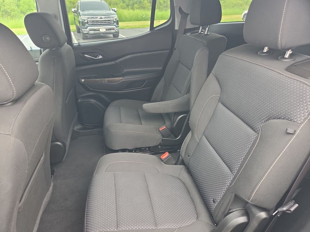 Used 2023 White GMC SLE image 29