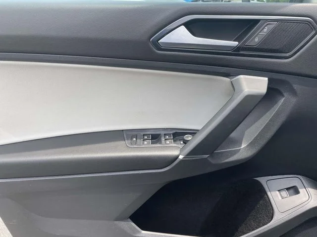 Used 2018 Gray Volkswagen 2.0T SEL image 21
