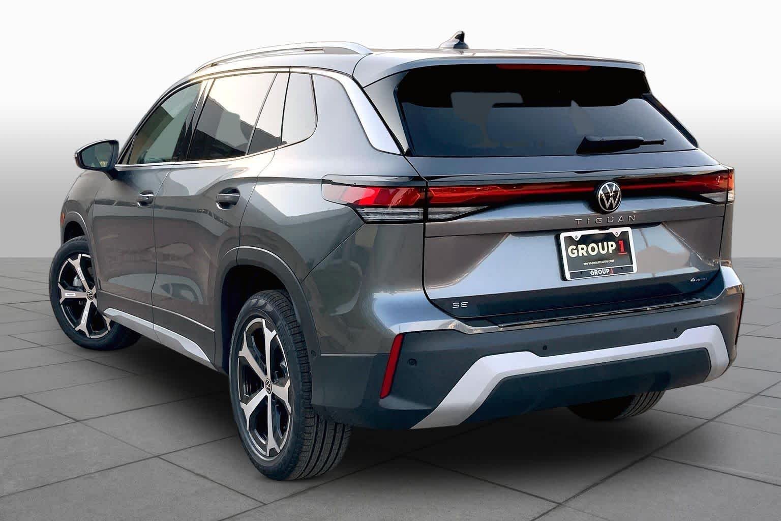 New 2026 Platinum Gray M Volkswagen SE image 11
