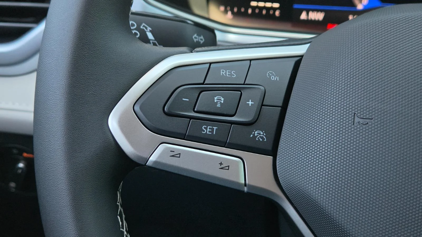 2025 Volkswagen Taos SE - Photo 27