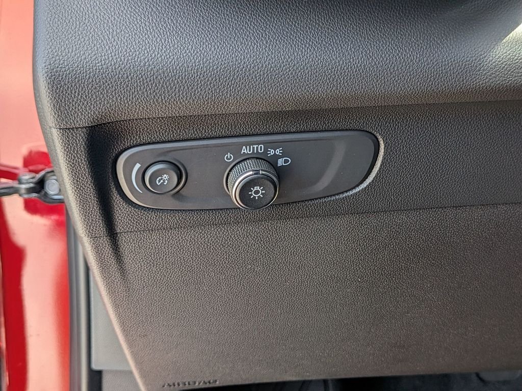 Used 2023 Red Buick Essence image 19