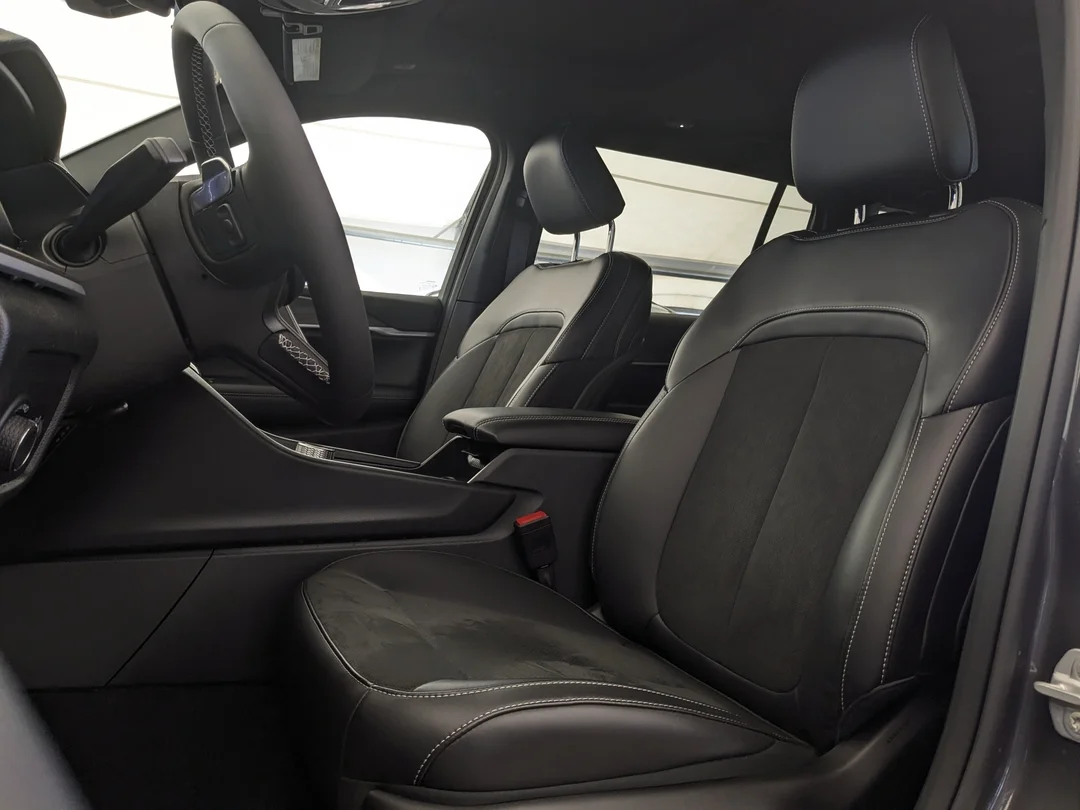 New 2026 Grey Jeep Altitude - - 4x4 - 20 Gloss Black Wheels - Remote Start - Capri Leatherette & More! image 15