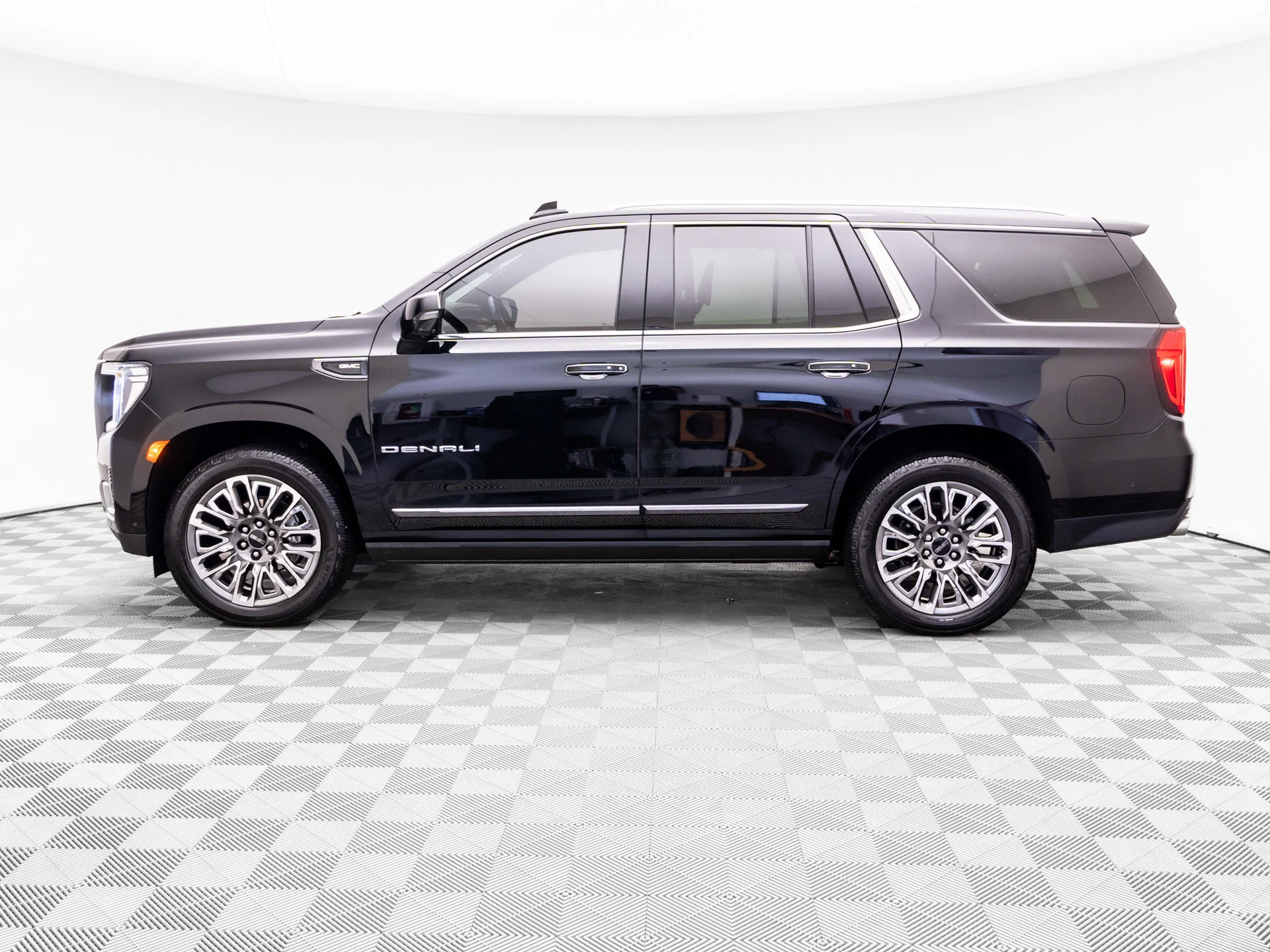 Used 2023 Black GMC Denali Ultimate image 2