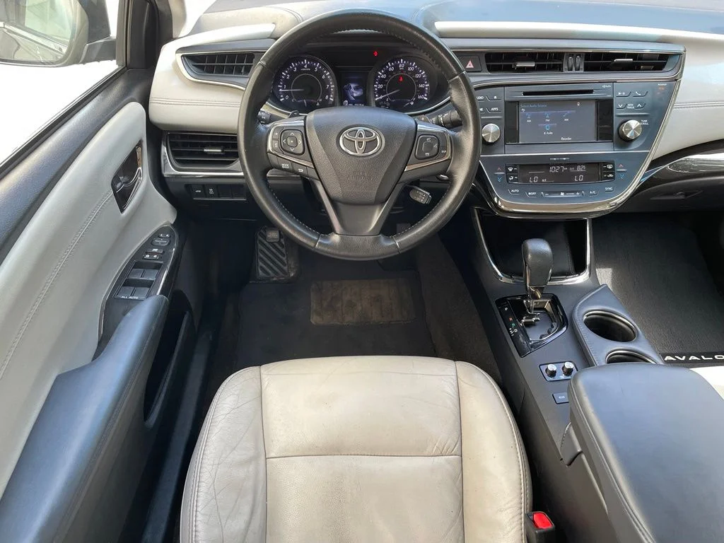 Used 2015 Gray Toyota XLE Premium image 11
