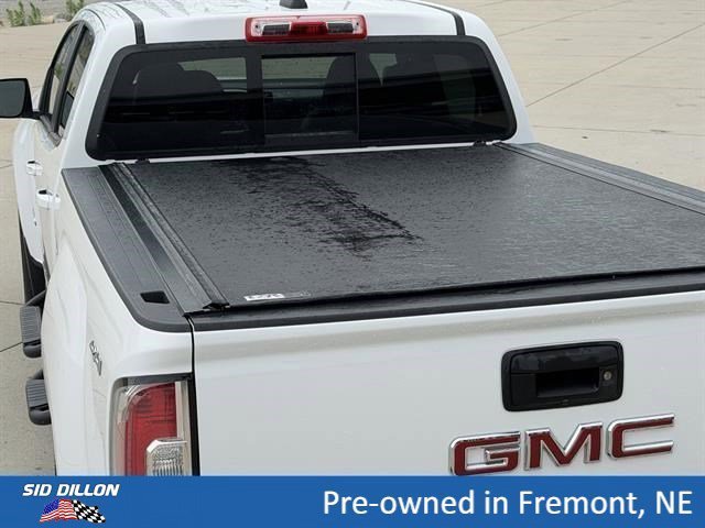 Used 2022 Summit White GMC 4WD Elevation image 5