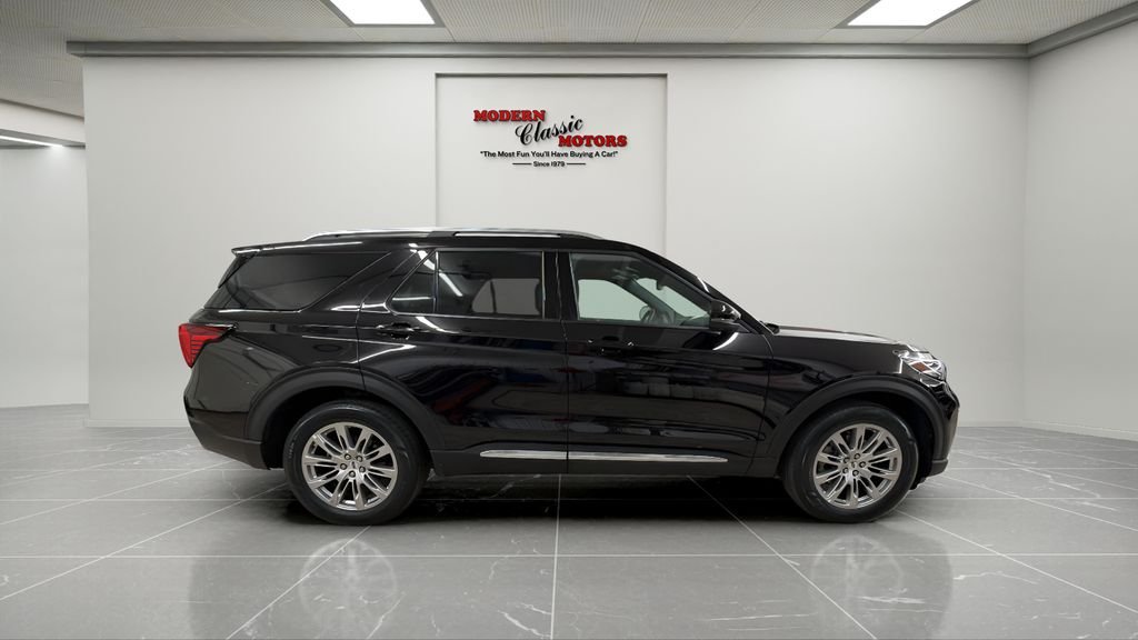 Used 2025 Black Ford Platinum image 8