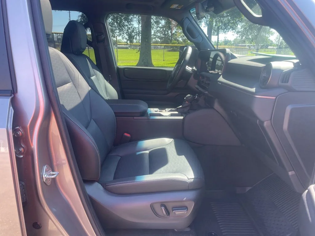 Used 2025  Toyota Base image 17