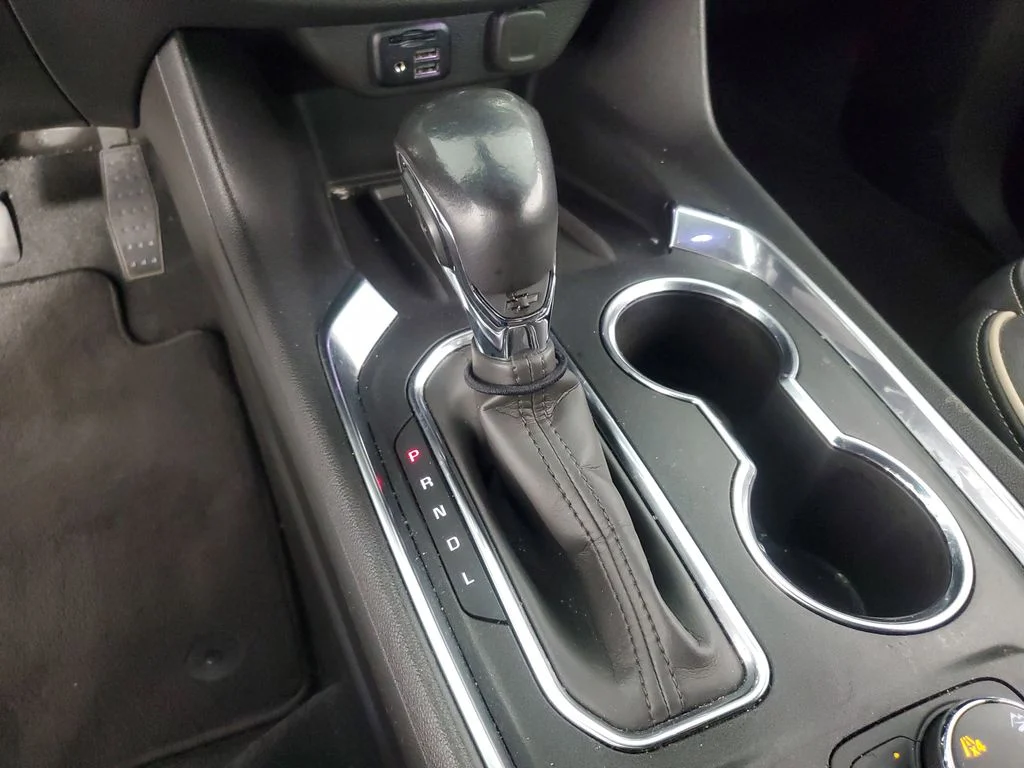 Used 2022 White Chevrolet Premier image 18