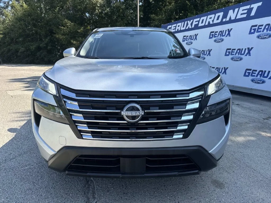 Used 2025 Silver Nissan SV image 5