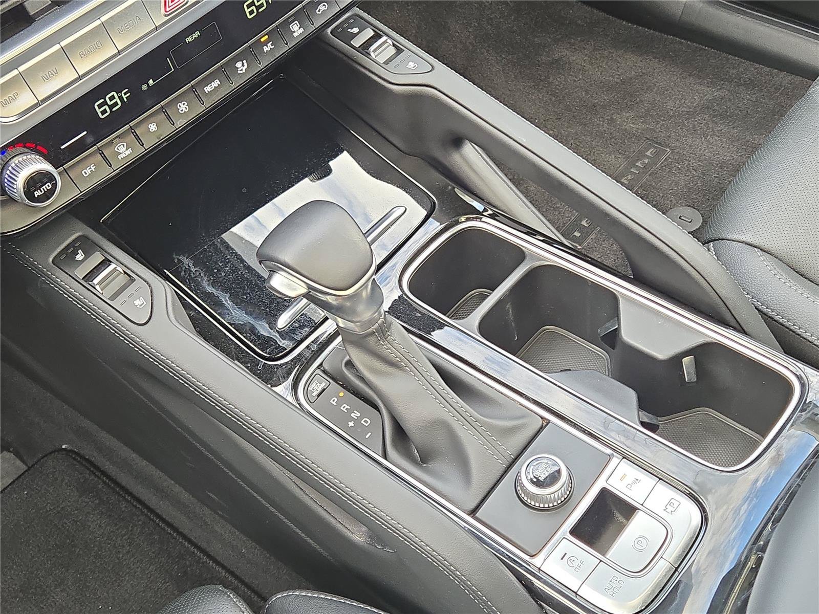 Used 2024 White Kia SX image 29