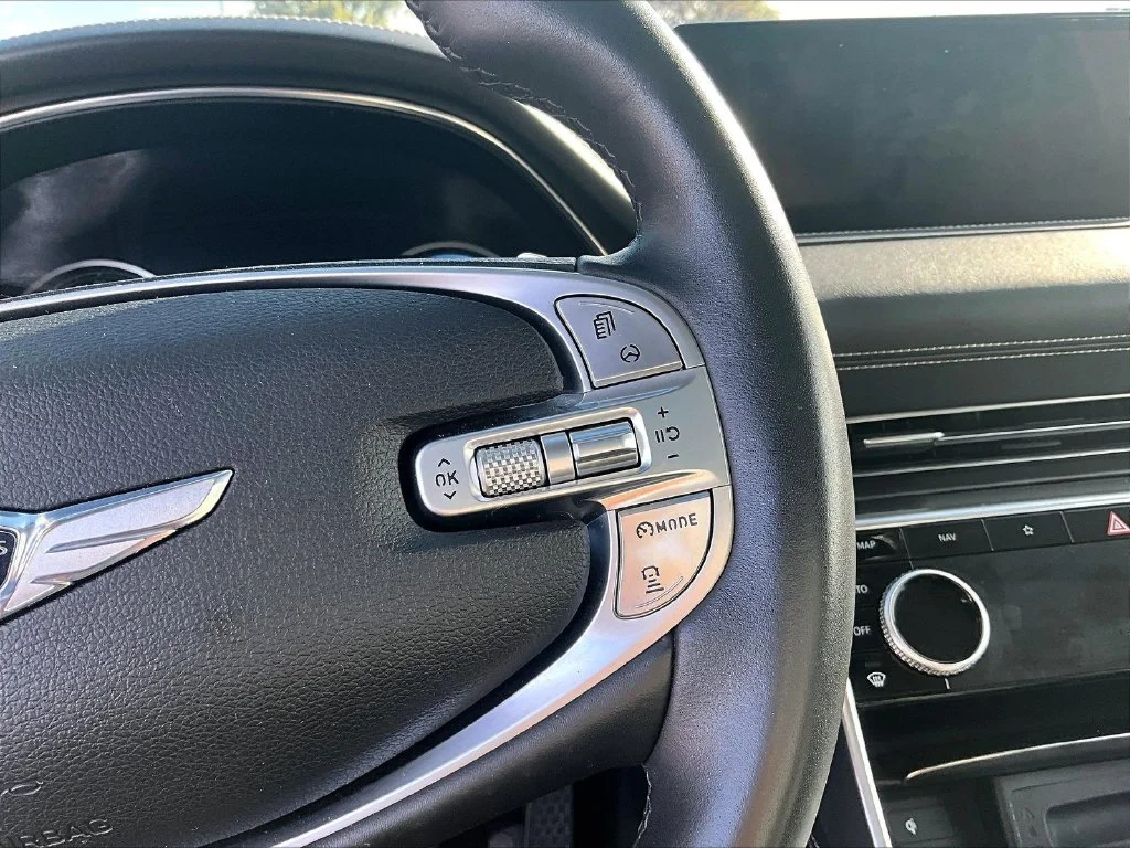 Used 2021 White Genesis 2.5T image 17